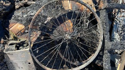 Шевченкове, згорілий ринок після удару ракети Шевченкове, згорілий ринок після удару ракети