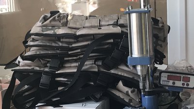 В Одесі підприємство, яке займалося пошиттям суконь, під час війни почало виробляти військовий одяг В Одесі підприємство, яке займалося пошиттям суконь, під час війни почало виробляти військовий одяг