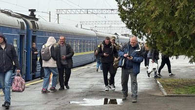 Евакуаційний потяг прибув на Рівненщину