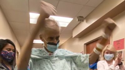 Британського пілота виписали з лікарні у США після 243 днів лікування від COVID-19