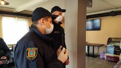 Карантин "вихідного дня" на Одещині: поліцейські оштрафували 82 заклади Карантин "вихідного дня" на Одещині: поліцейські оштрафували 82 заклади
