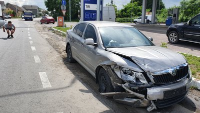 Дві автівки зіткнулися у Мукачеві на Закарпатті Дві автівки зіткнулися у Мукачеві на Закарпатті