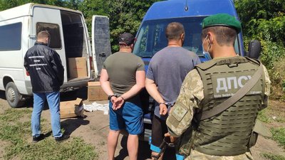 На Одещині затримали мікроавтобус з контрабандними цигарками на 1,5 млн грн – ДПСУ