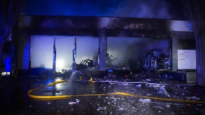 В Одесі через атаку спалахнули пожежі на СТО, в гаражах і магазинах: знищено авто В Одесі через атаку спалахнули пожежі на СТО, в гаражах і магазинах: знищено авто
