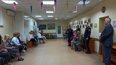 Рятувальники Хмельниччини вчили освітян, як діяти у разі техногенної небезпеки
