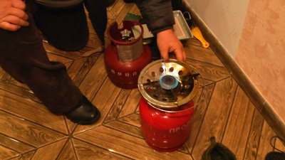 П'ять управляючих компаній мають виготовити до кінця грудня 300 таких пічок для багатоповерхівки. 3 грудня 2022 рік П'ять управляючих компаній мають виготовити до кінця грудня 300 таких пічок для багатоповерхівки. 3 грудня 2022 рік