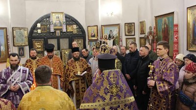 Митрополит Епіфаній провів божественну літургію у Катерининській церкві в Чернігові Митрополит Епіфаній провів божественну літургію у Катерининській церкві в Чернігові