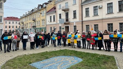 Тернополяни зібралися під Тернопільською міською радою