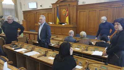 Мали розглядати бюджет області та програму розвитку промисловості. Чому депутати Кіровоградської облради не зібрались