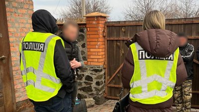 П'ять тисяч доларів за рекламу: на Черкащині адвоката та посадовця підозрюють у хабарництві П'ять тисяч доларів за рекламу: на Черкащині адвоката та посадовця підозрюють у хабарництві