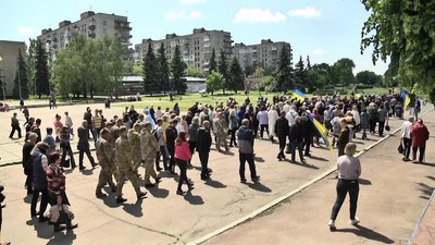 У Шостці попрощалися з двома військовими, які загинули наприкінці травня