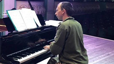 "Ніколи не думав, що буду співати у філармонії", — стрілець-санітар "Ніколи не думав, що буду співати у філармонії", — стрілець-санітар