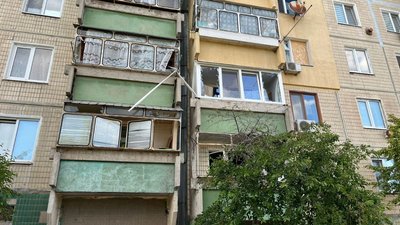 Війська РФ атакували Нікополь: пошкоджена багатоповерхівка