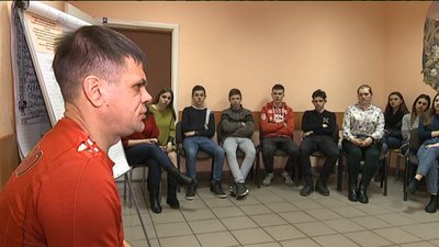 Чоловік із ВІЛ став "живою книгою" для молоді у Сумах
