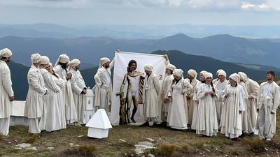 Актори Франківського драмтеатру зіграли "Енеїду" на вершині Піп Іван у Карпатах Актори Франківського драмтеатру зіграли "Енеїду" на вершині Піп Іван у Карпатах