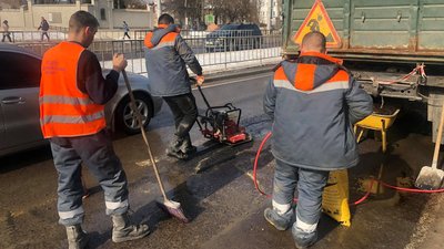 У Львові розпочали ямковий ремонт доріг У Львові розпочали ямковий ремонт доріг