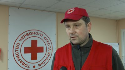 "Ми маємо прикривати тил наших хлопців". У Сумах проводять курси з медичної допомоги