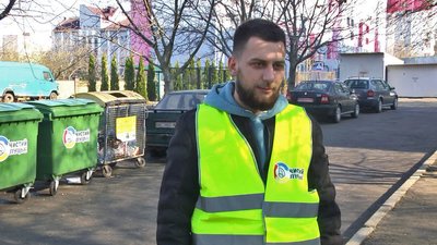 Замість оцинкованих – пластикові: у Луцьку замінюють сотню контейнерів для побутового сміття Замість оцинкованих – пластикові: у Луцьку замінюють сотню контейнерів для побутового сміття