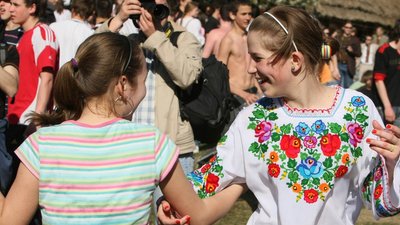 17 тисяч штрафу за танці: на Буковині оштрафували сільського голову