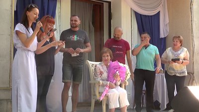Херсонська художниця з гриму відсвяткувала 85-річний ювілей Херсонська художниця з гриму відсвяткувала 85-річний ювілей