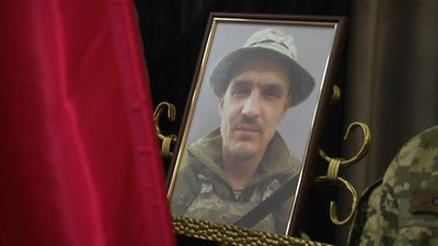 На фото загиблий воїн Євген Квятковський.