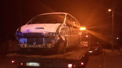 У Херсоні мікроавтобус в`їхав у паркан приватного будинку