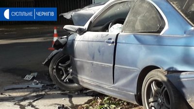 ДТП на Толстого: у Чернігові зіштовхнулися BMW та маршрутка ДТП на Толстого: у Чернігові зіштовхнулися BMW та маршрутка