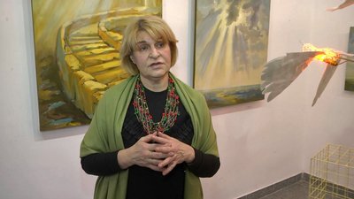 Живопис, інсталяції та графіка: у Луцьку презентували виставку з 61 картини