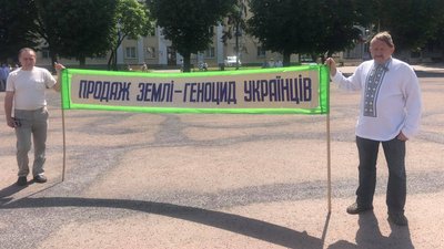 У Хмельницькому громадські активісти обговорили питання недотримання статей Основного закону України. Фото: Суспільне. Поділля. У Хмельницькому громадські активісти обговорили питання недотримання статей Основного закону України. Фото: Суспільне. Поділля.