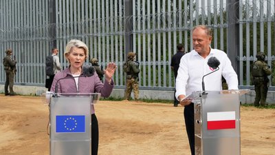 Прем'єр Польщі Дональд Туск та президентка Європейської комісії Урсула фон дер Ляєн