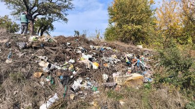 Стихійне сміттєзвалище у Заводському районі Запоріжжя