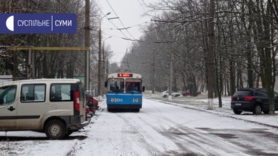 У сумський громадський транспорт почали брати стоячих пасажирів У сумський громадський транспорт почали брати стоячих пасажирів