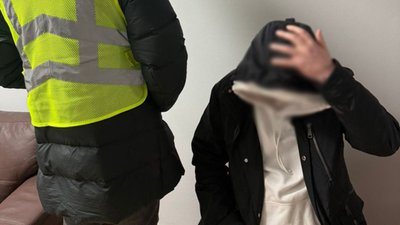 підприємець розбещував дівчат