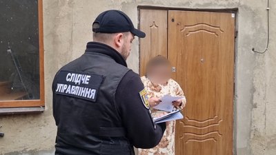 Дитина в опікунство за 5 000 доларів: в Одесі адвокатку підозрюють в підробці документів для виїзду чоловіка за кордон Дитина в опікунство за 5 000 доларів: в Одесі адвокатку підозрюють в підробці документів для виїзду чоловіка за кордон