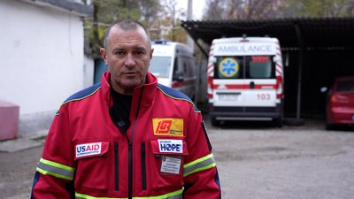 "Була людина, яка дзвонила 247 разів за два дні". Як на Дніпропетровщині працюють бригади екстреної медичної допомоги