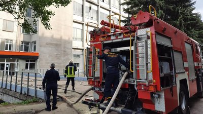 У Харкові — пожежа на території заводу "Комунар" У Харкові — пожежа на території заводу "Комунар"