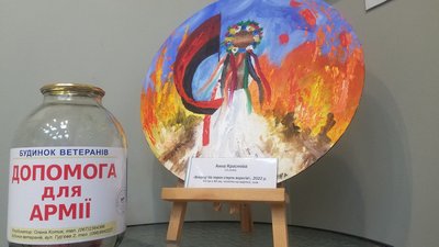 "Вільні люди": у Рівному діє виставка дитячих робіт, написаних за пів року війни "Вільні люди": у Рівному діє виставка дитячих робіт, написаних за пів року війни