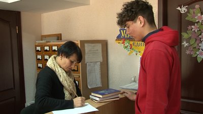 "Подаруй бібліотеці українську книгу": черкаська школа поповнює фонди "Подаруй бібліотеці українську книгу": черкаська школа поповнює фонди