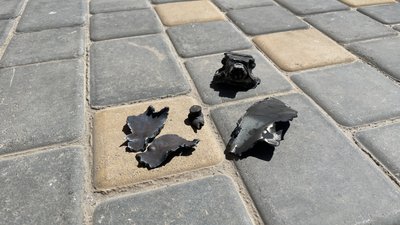 Ракетний удар по Одесі: місцеві жителі ліквідовують наслідки у квартирах Ракетний удар по Одесі: місцеві жителі ліквідовують наслідки у квартирах
