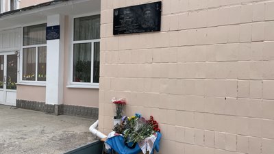У Полтаві відкрили меморіальну дошку снайперу ЗСУ Євгену Горіну У Полтаві відкрили меморіальну дошку снайперу ЗСУ Євгену Горіну