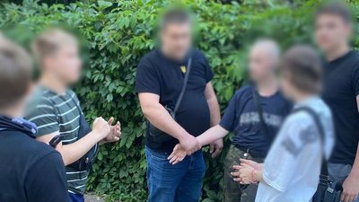 У Києві підлітки розпилили перцевий газ в обличчя іноземця в супермаркеті