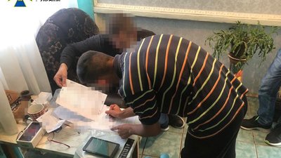 Чоловіку, який закликав до усунення керівництва держави, СБУ оголосила про підозру Чоловіку, який закликав до усунення керівництва держави, СБУ оголосила про підозру