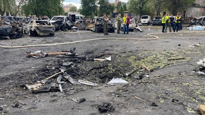 Росія вдарила ракетами по Вінниці: відомо про 90 поранених та 20 загиблих, серед яких троє дітей Росія вдарила ракетами по Вінниці: відомо про 90 поранених та 20 загиблих, серед яких троє дітей