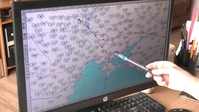 У Бердянську пошкоджені внаслідок буревію лінії електропередач відновлено У Бердянську пошкоджені внаслідок буревію лінії електропередач відновлено