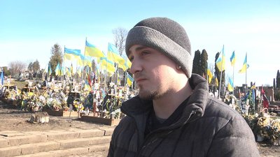 У Тернополі попрощалися із загиблим бійцем Василем Огірком У Тернополі попрощалися із загиблим бійцем Василем Огірком