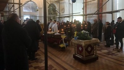 Лучани попрощалися з загиблим бійцем Анатолієм Малесиком Лучани попрощалися з загиблим бійцем Анатолієм Малесиком