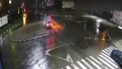 П`яний водій в`їхав у клумбу в Ужгороді та покинув своє авто. Чоловіка знайшли поліцейські