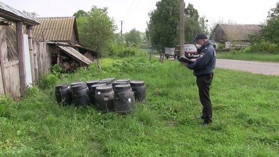 Чоловіки на Сумщині використовували у побуті вкрадені бочки з-під отрутохімікатів - поліція