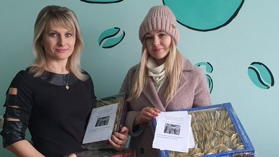 Молодь виготовляє розпалювачі вогню для військових Молодь виготовляє розпалювачі вогню для військових
