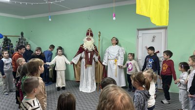 У дитячому просторі Херсона благодійники провели захід до Дня Святого Миколая